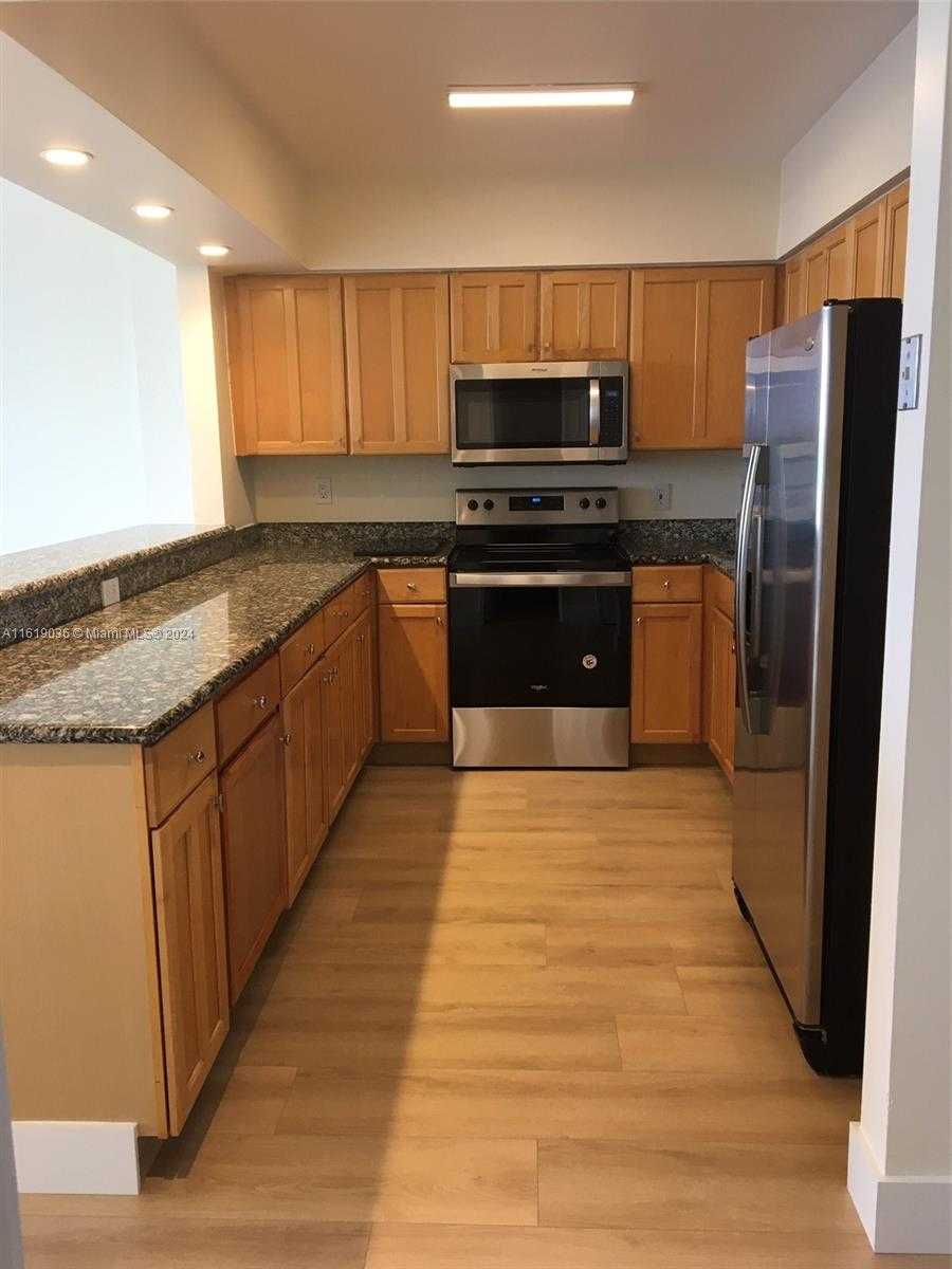 Small Image of 5700 COLLINS AVE #6J, Miami Beach Number 11