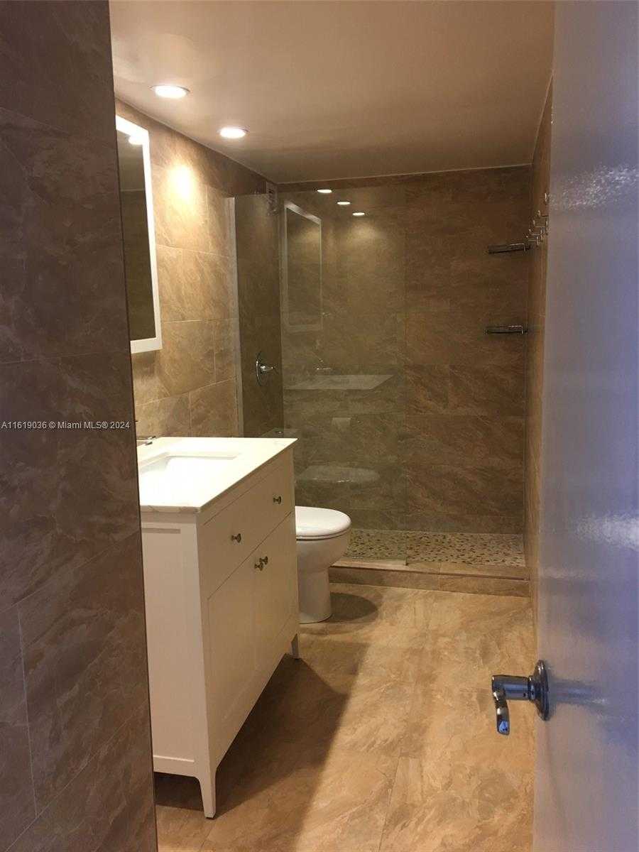 Small Image of 5700 COLLINS AVE #6J, Miami Beach Number 13