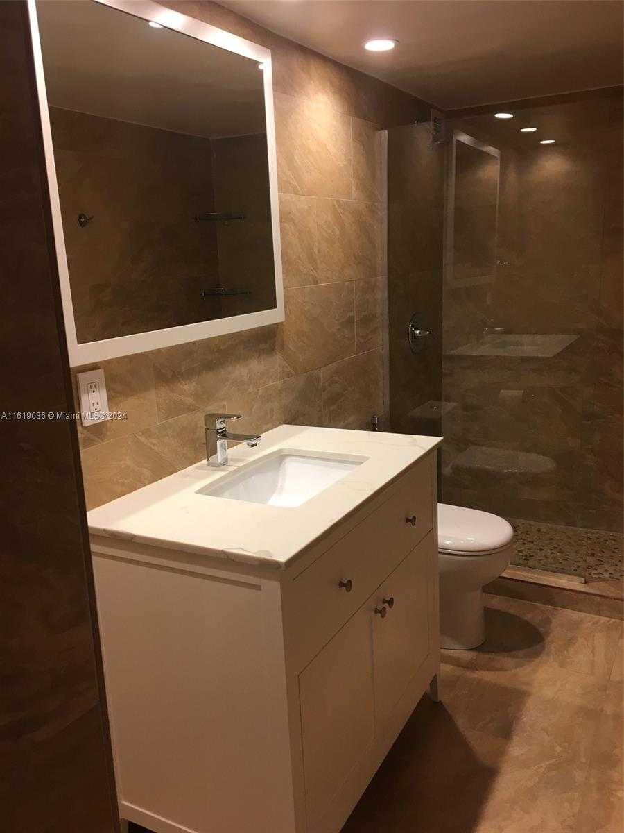 Small Image of 5700 COLLINS AVE #6J, Miami Beach Number 14