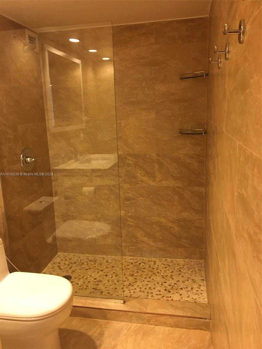 Small Image of 5700 COLLINS AVE #6J, Miami Beach Number 15