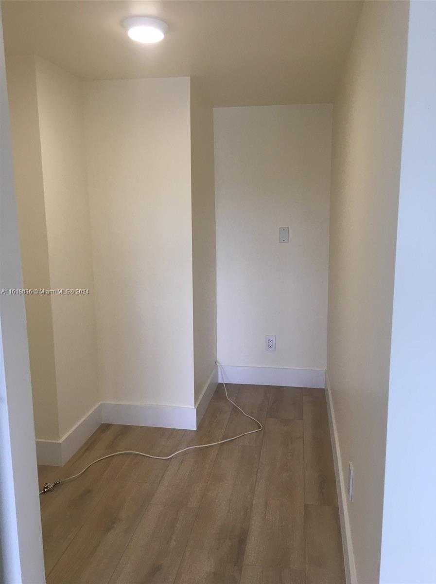 Small Image of 5700 COLLINS AVE #6J, Miami Beach Number 21