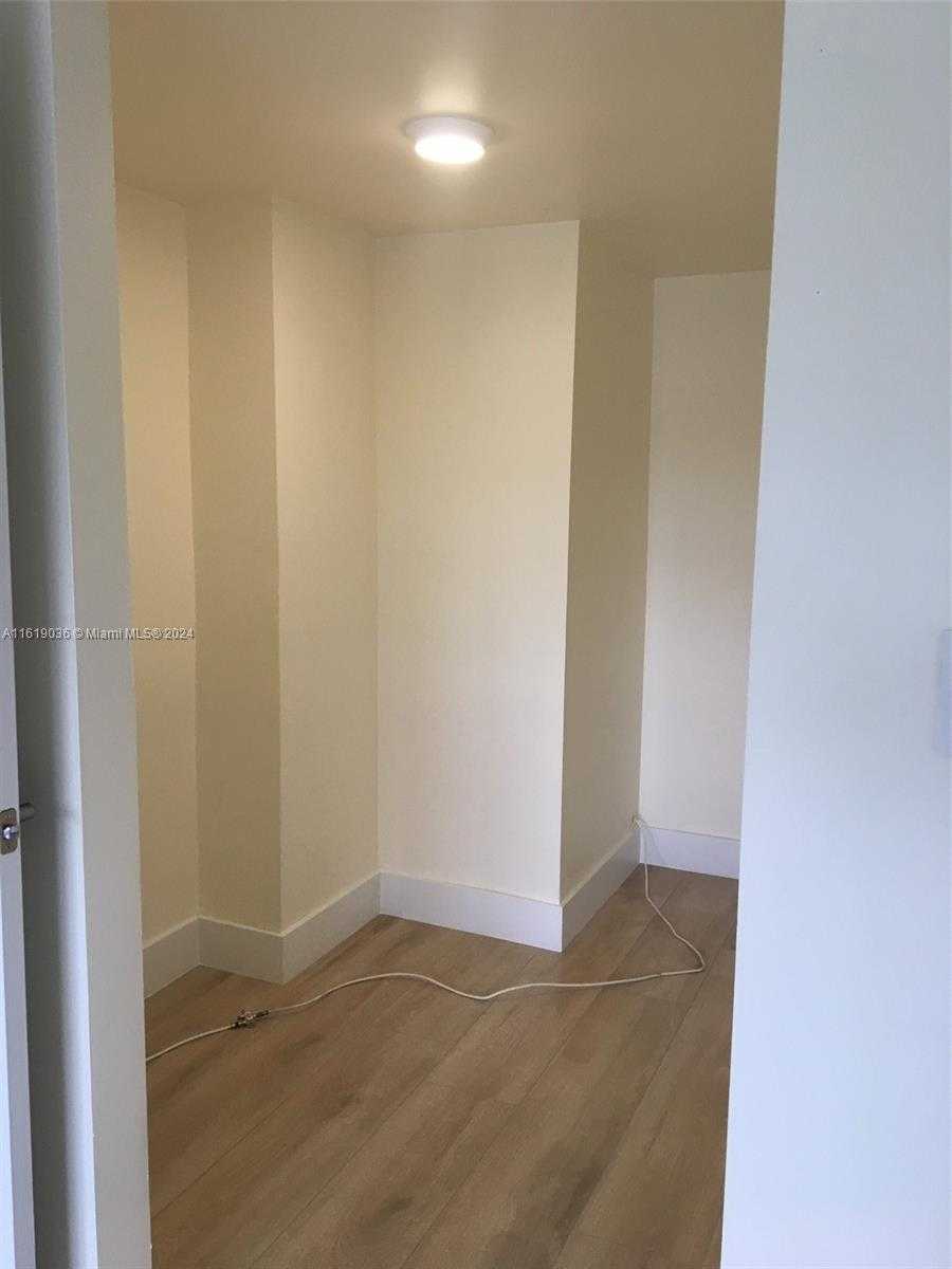 Small Image of 5700 COLLINS AVE #6J, Miami Beach Number 22