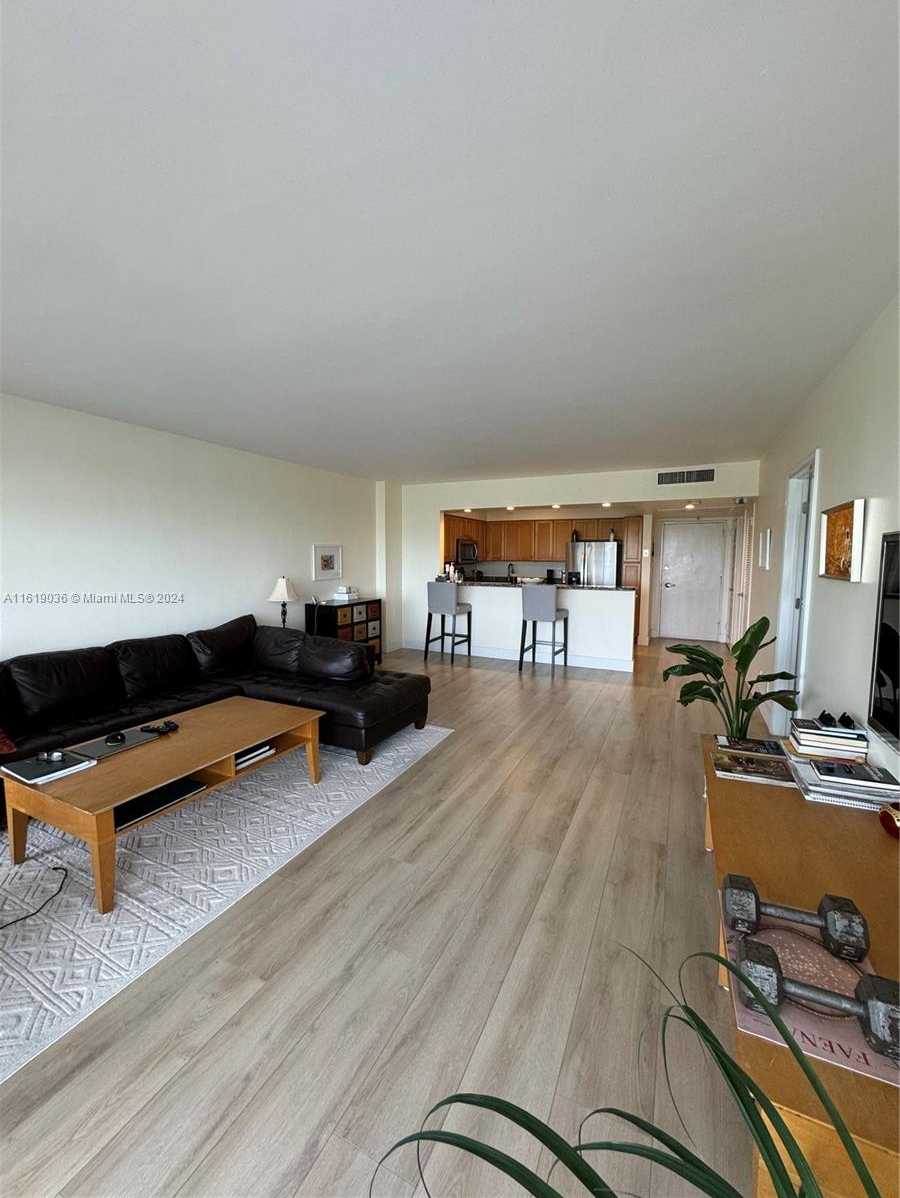 Small Image of 5700 COLLINS AVE #6J, Miami Beach Number 6
