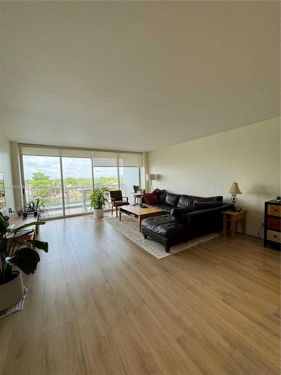 Small Image of 5700 COLLINS AVE #6J, Miami Beach Number 7