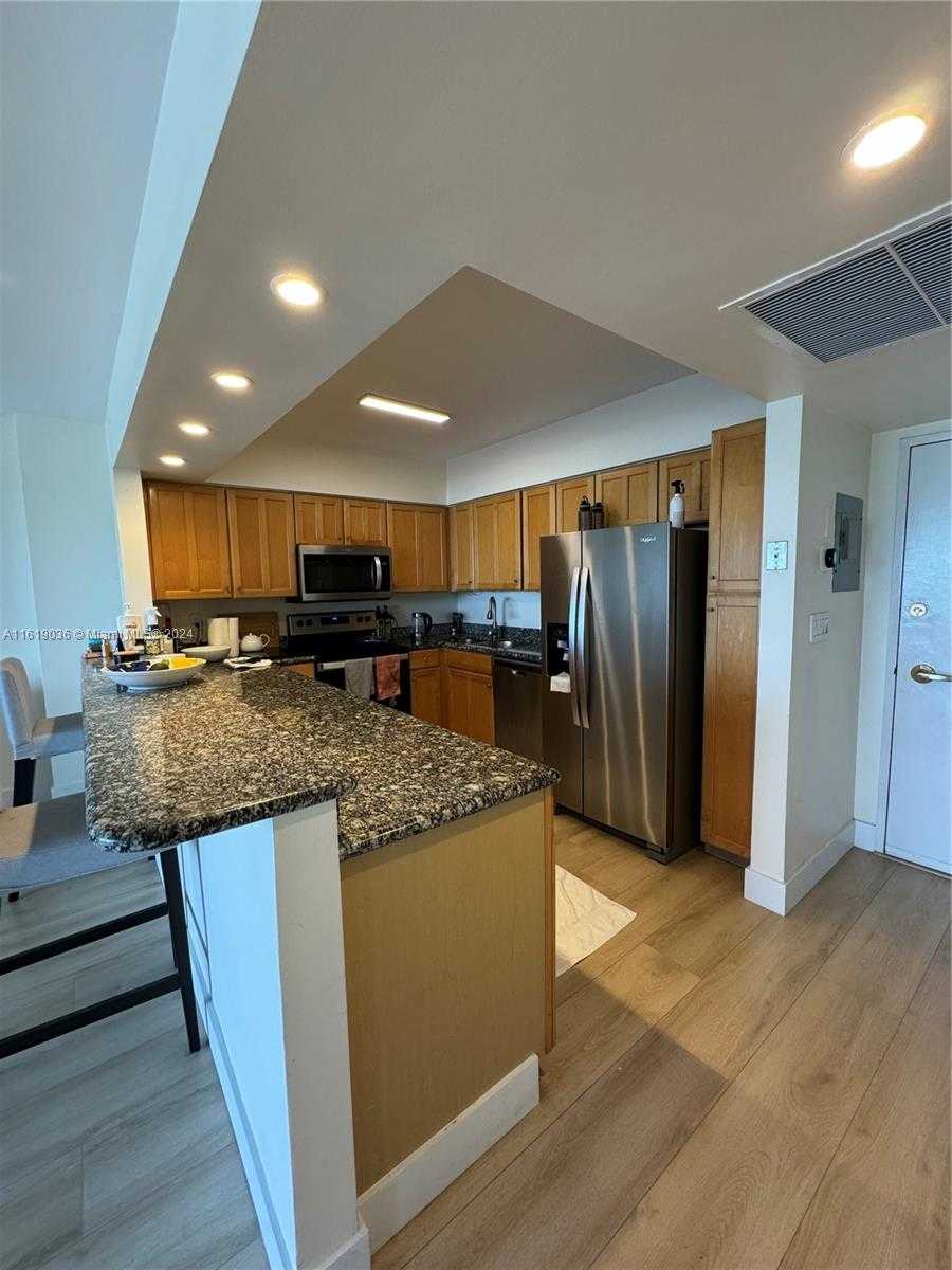 Small Image of 5700 COLLINS AVE #6J, Miami Beach Number 9