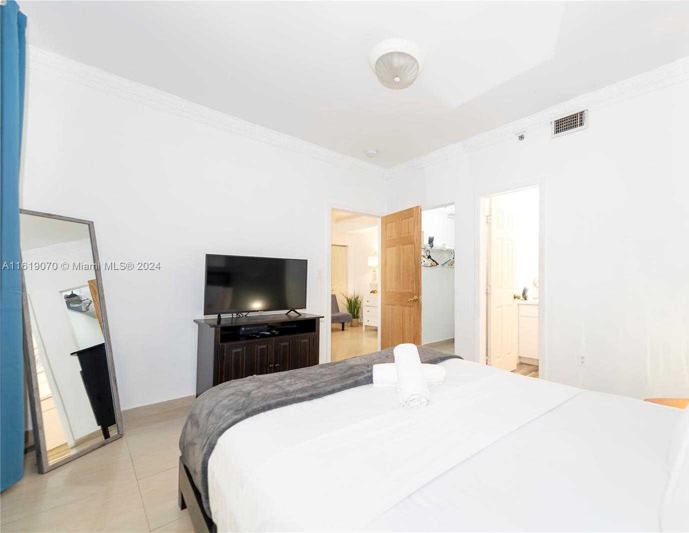 Small Image of 918 OCEAN DR #202, Miami Beach Number 14
