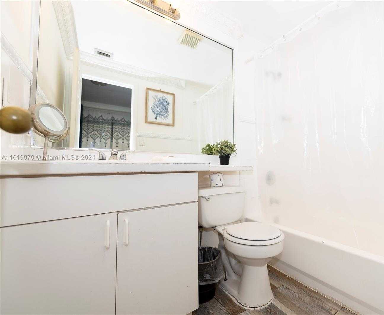 Small Image of 918 OCEAN DR #202, Miami Beach Number 15