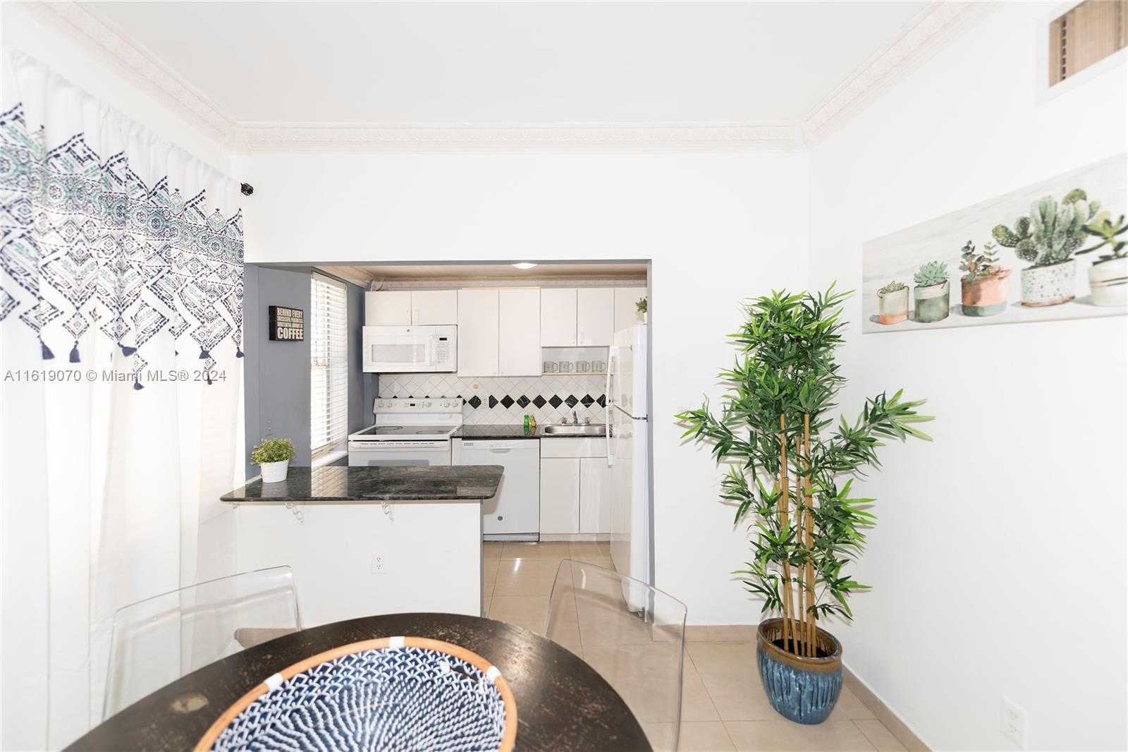 Small Image of 918 OCEAN DR #202, Miami Beach Number 9