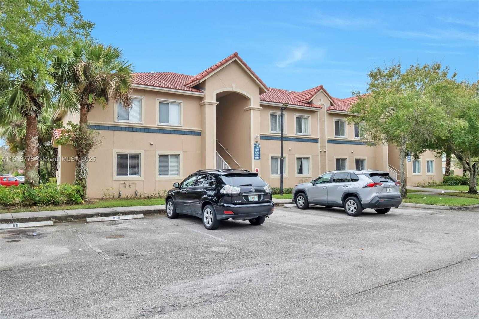 Small Image of 1482 LAKE CRYSTAL DR #H, West Palm Beach Number 2