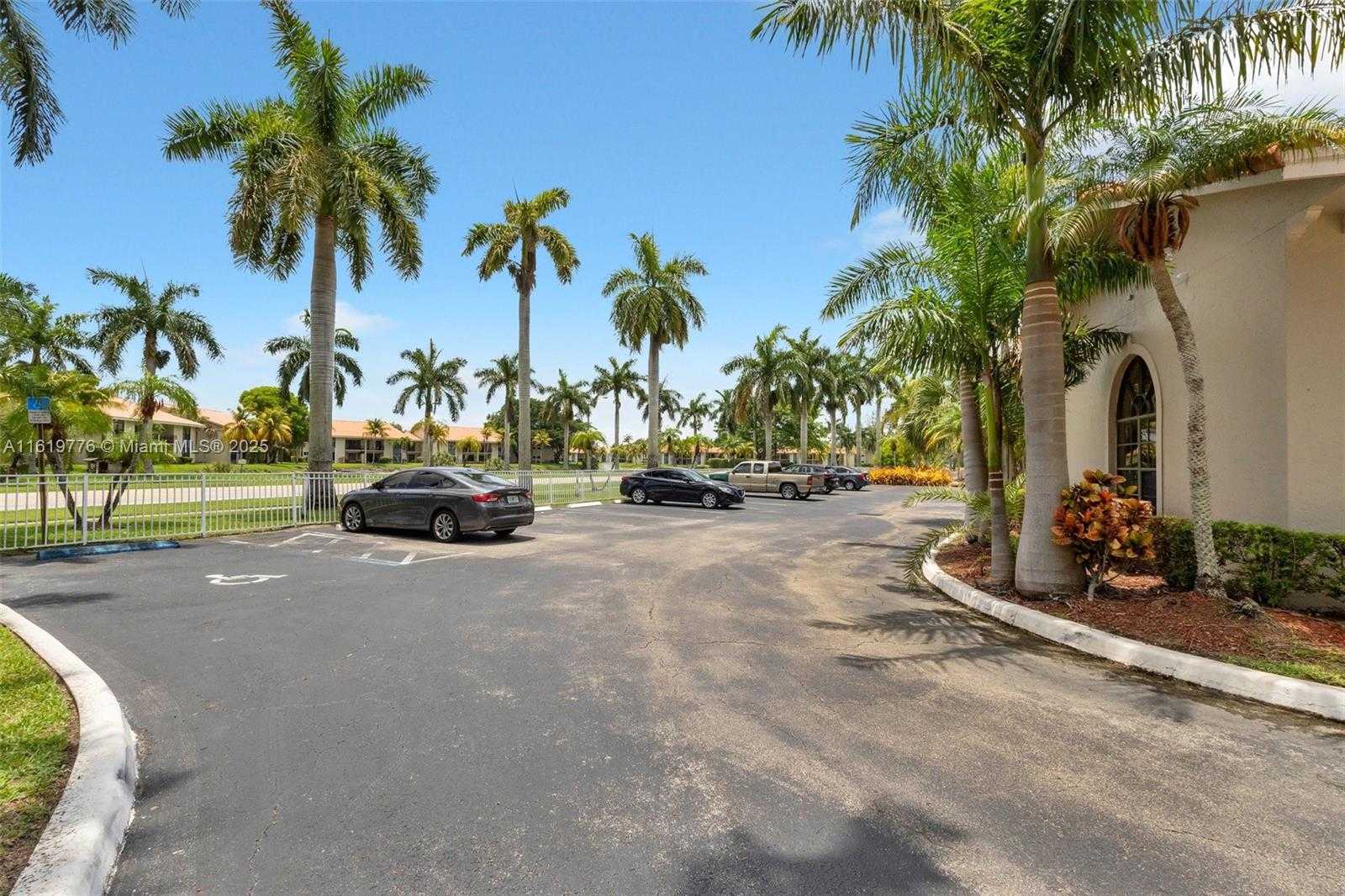 Small Image of 1482 LAKE CRYSTAL DR #H, West Palm Beach Number 29