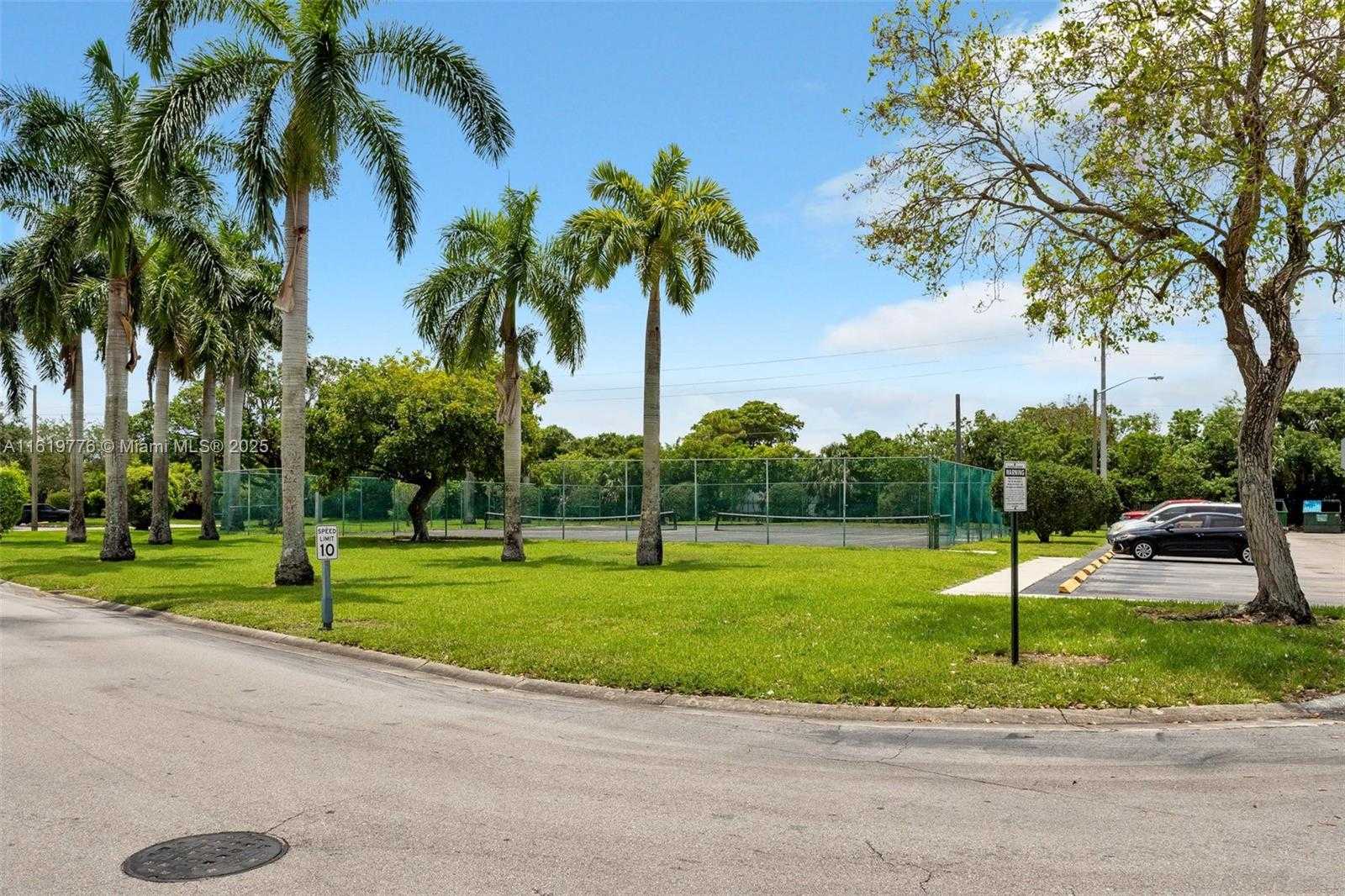 Small Image of 1482 LAKE CRYSTAL DR #H, West Palm Beach Number 32