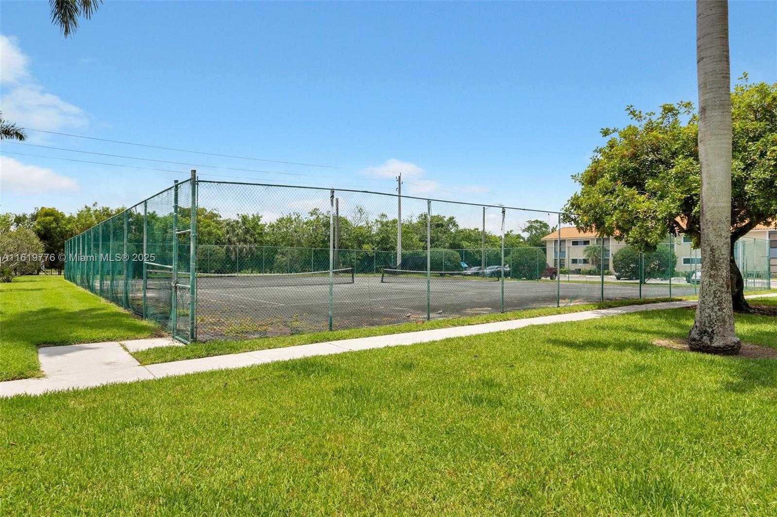 Small Image of 1482 LAKE CRYSTAL DR #H, West Palm Beach Number 33