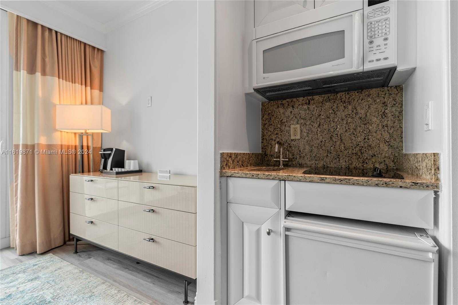 Small Image of 4401 COLLINS AVE #1007, Miami Beach Number 11