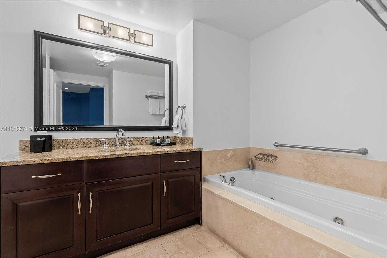 Small Image of 4401 COLLINS AVE #1007, Miami Beach Number 18