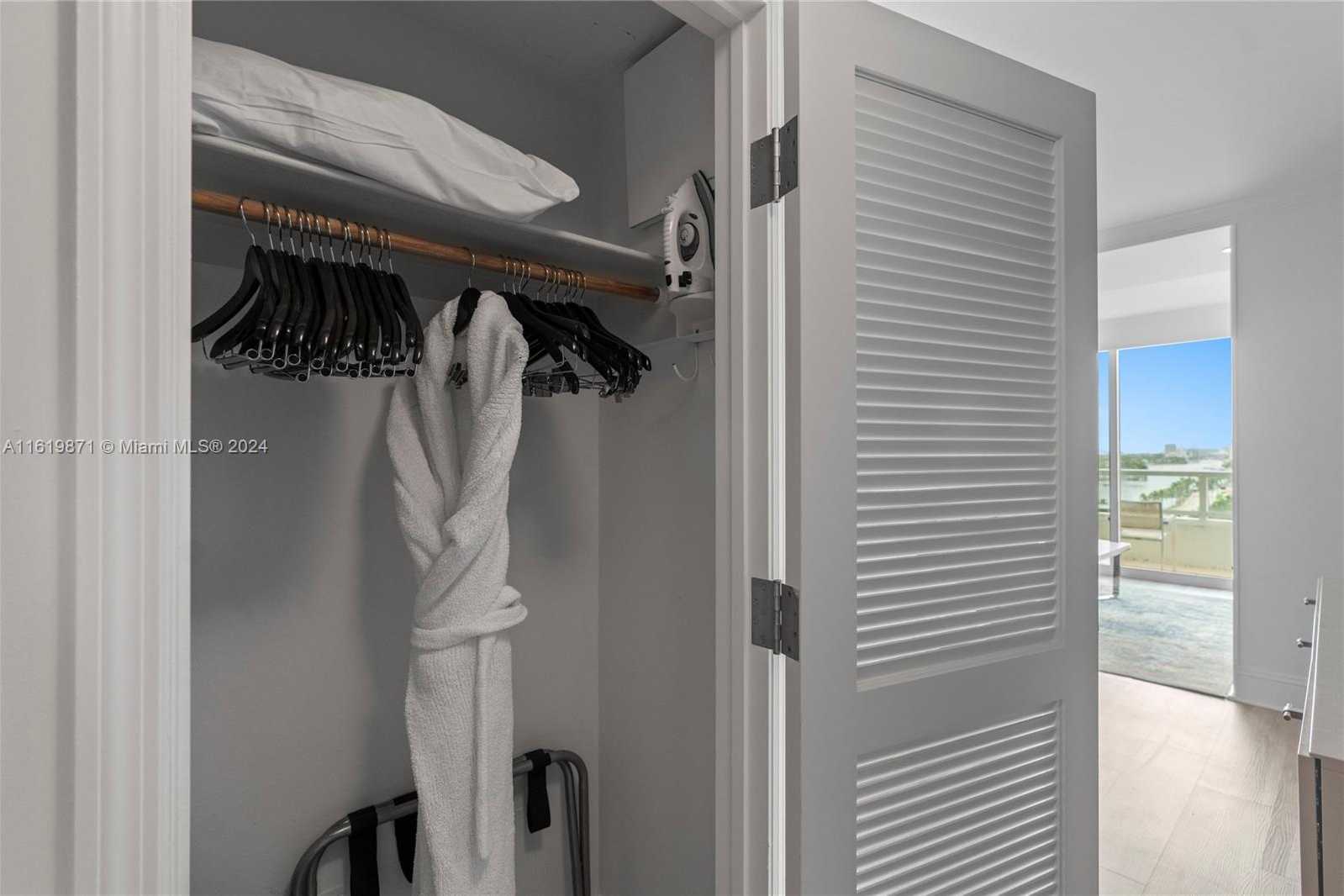 Small Image of 4401 COLLINS AVE #1007, Miami Beach Number 21