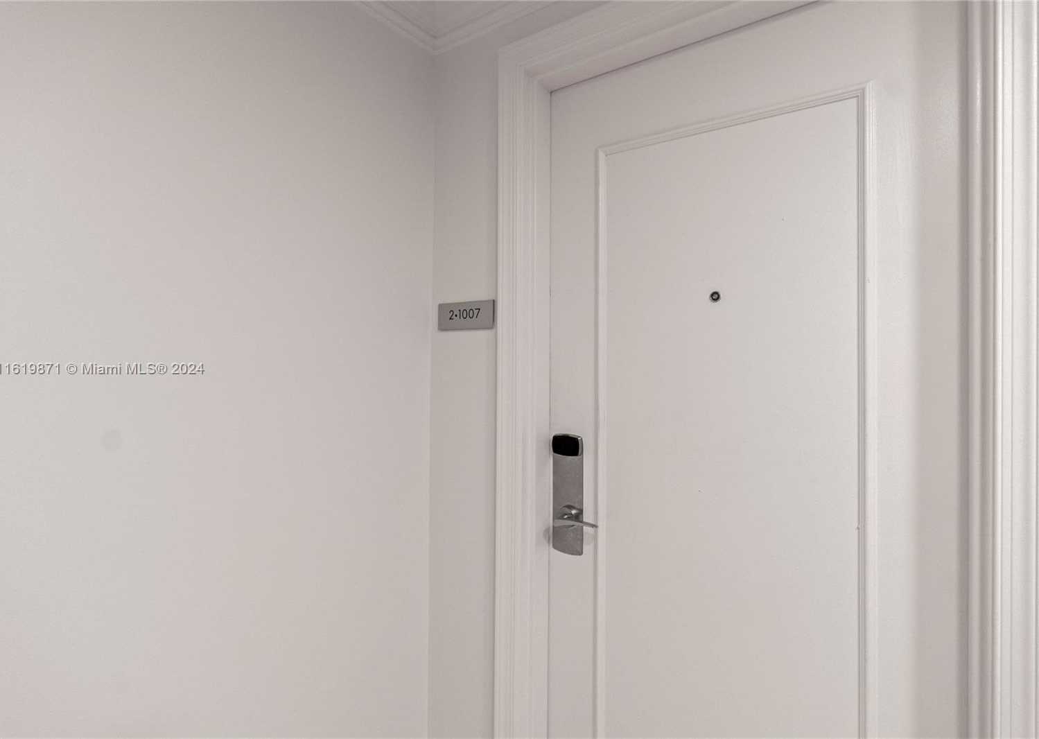 Small Image of 4401 COLLINS AVE #1007, Miami Beach Number 24