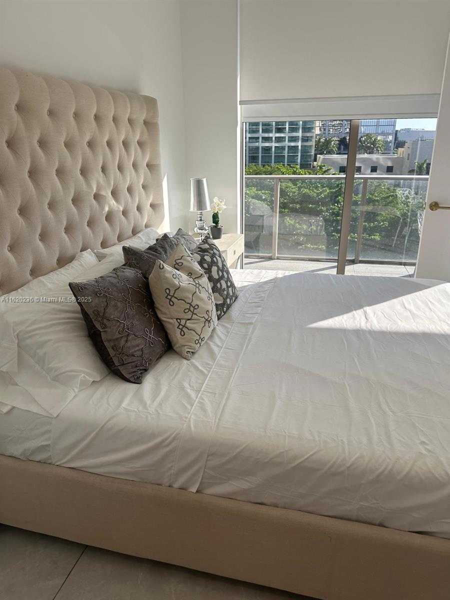 Small Image of 2678 TIGERTAIL AV #515, Miami Number 13