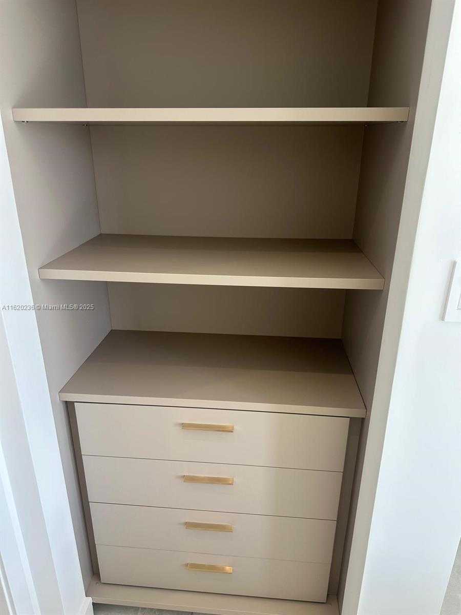 Small Image of 2678 TIGERTAIL AV #515, Miami Number 17