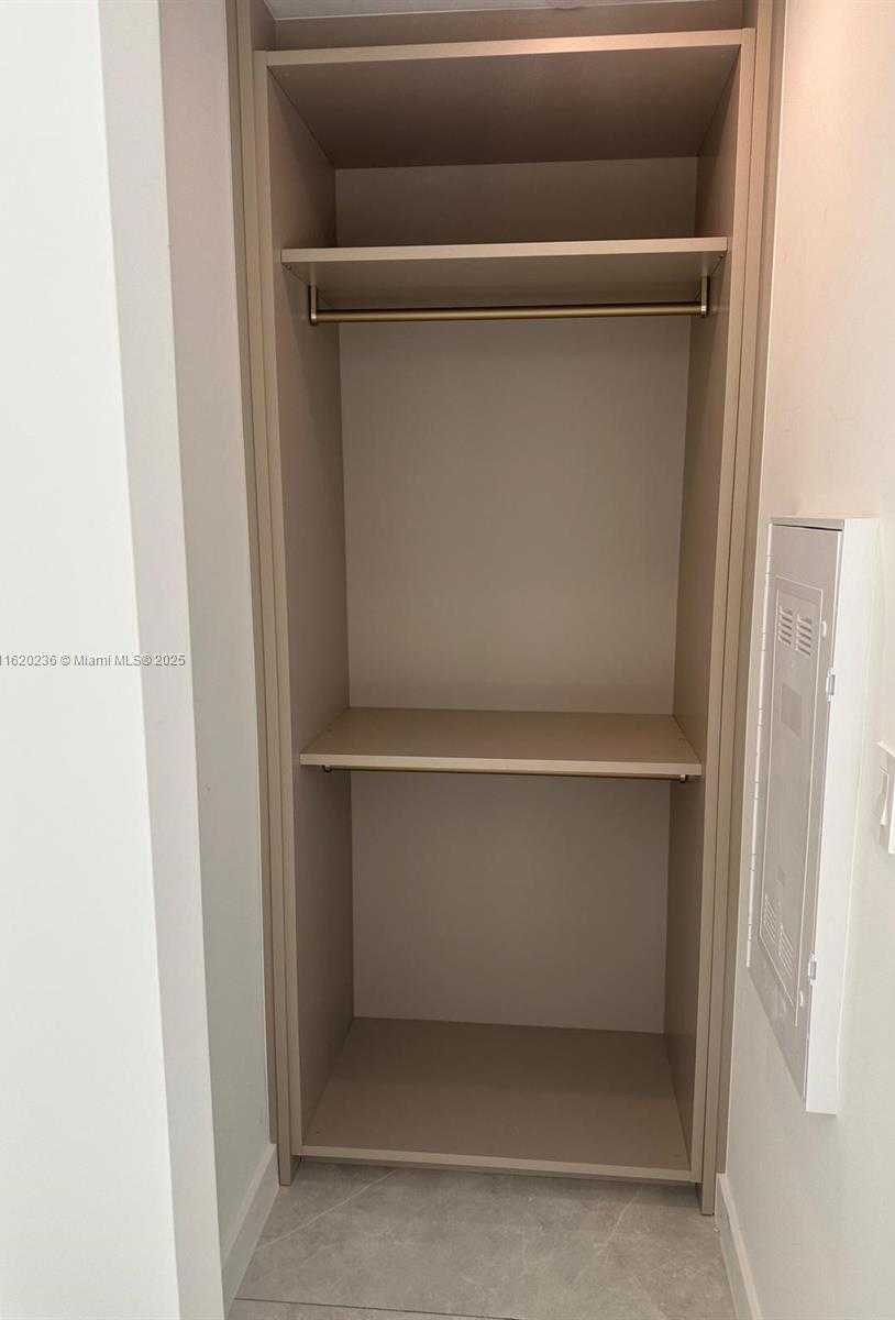 Small Image of 2678 TIGERTAIL AV #515, Miami Number 19