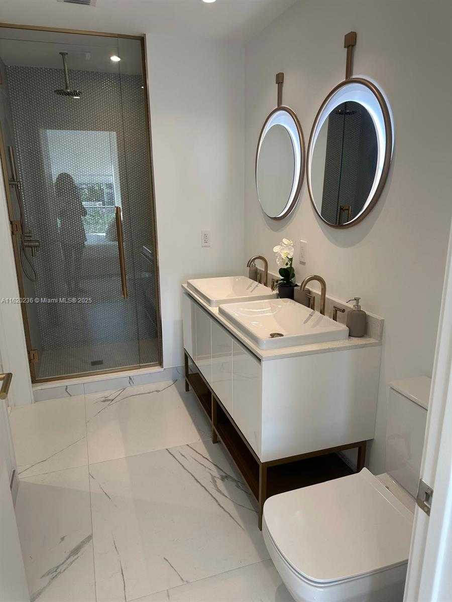 Small Image of 2678 TIGERTAIL AV #515, Miami Number 20
