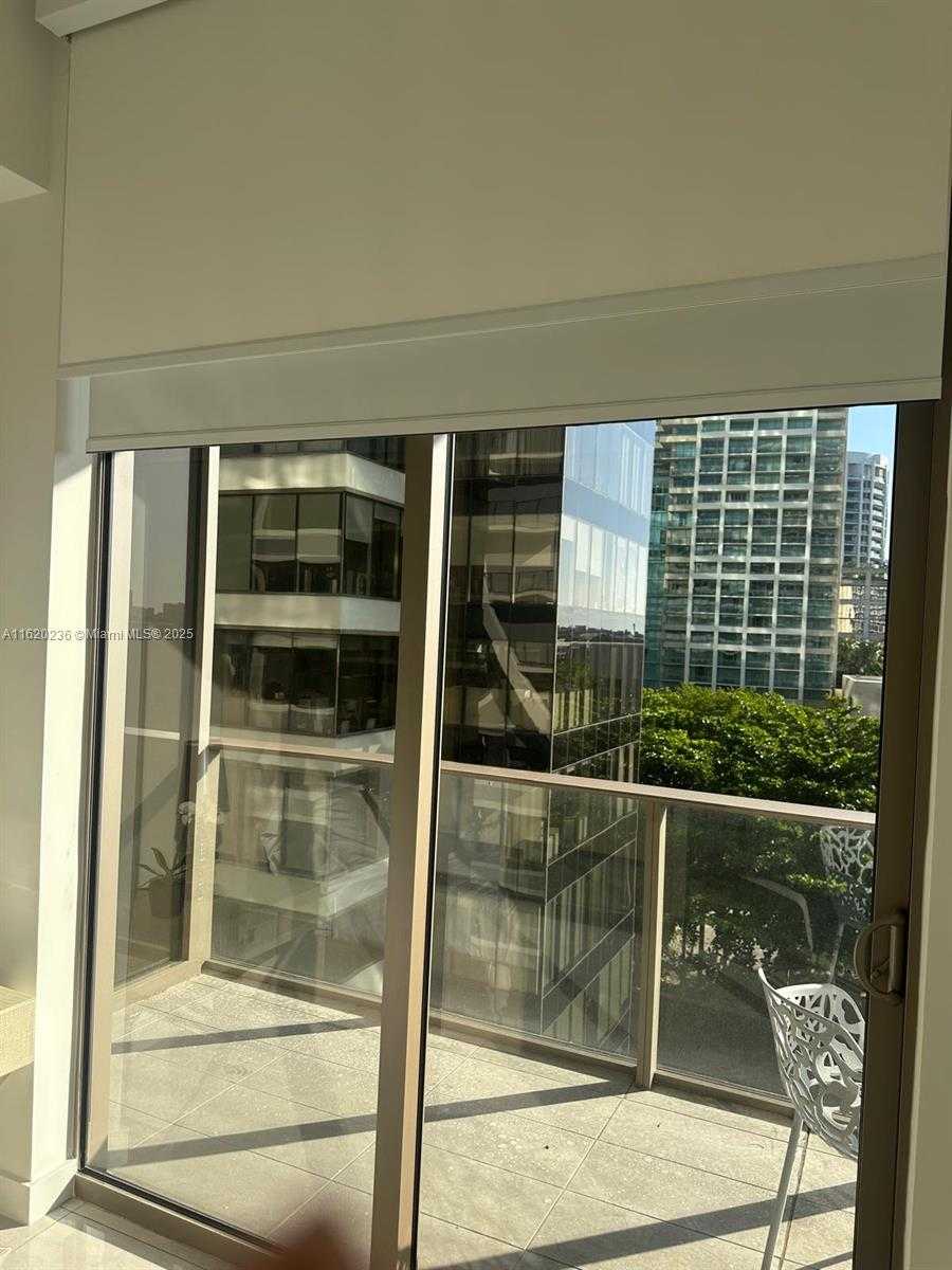 Small Image of 2678 TIGERTAIL AV #515, Miami Number 24