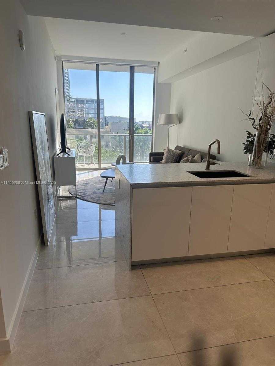 Small Image of 2678 TIGERTAIL AV #515, Miami Number 8