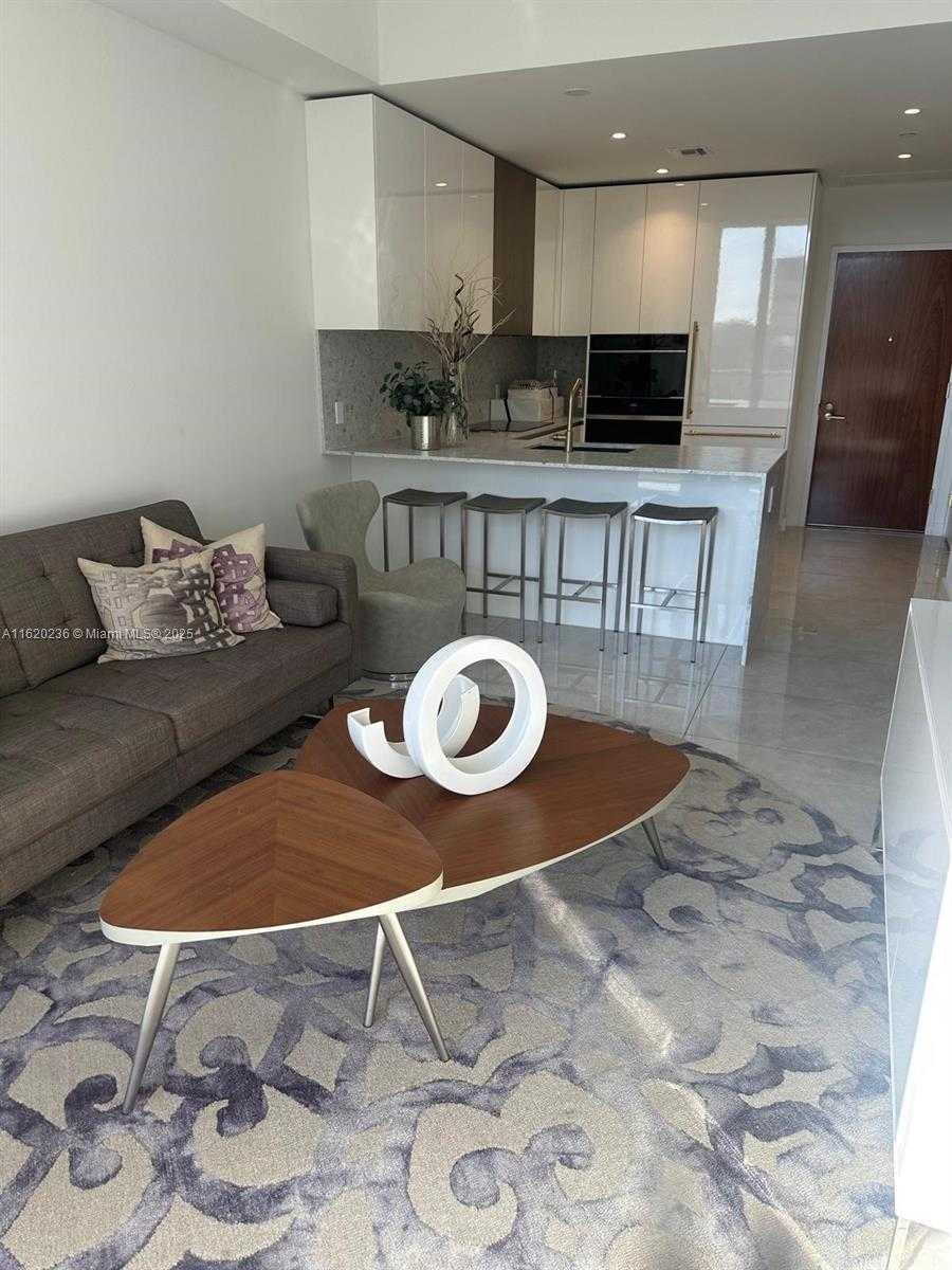 Small Image of 2678 TIGERTAIL AV #515, Miami Number 9