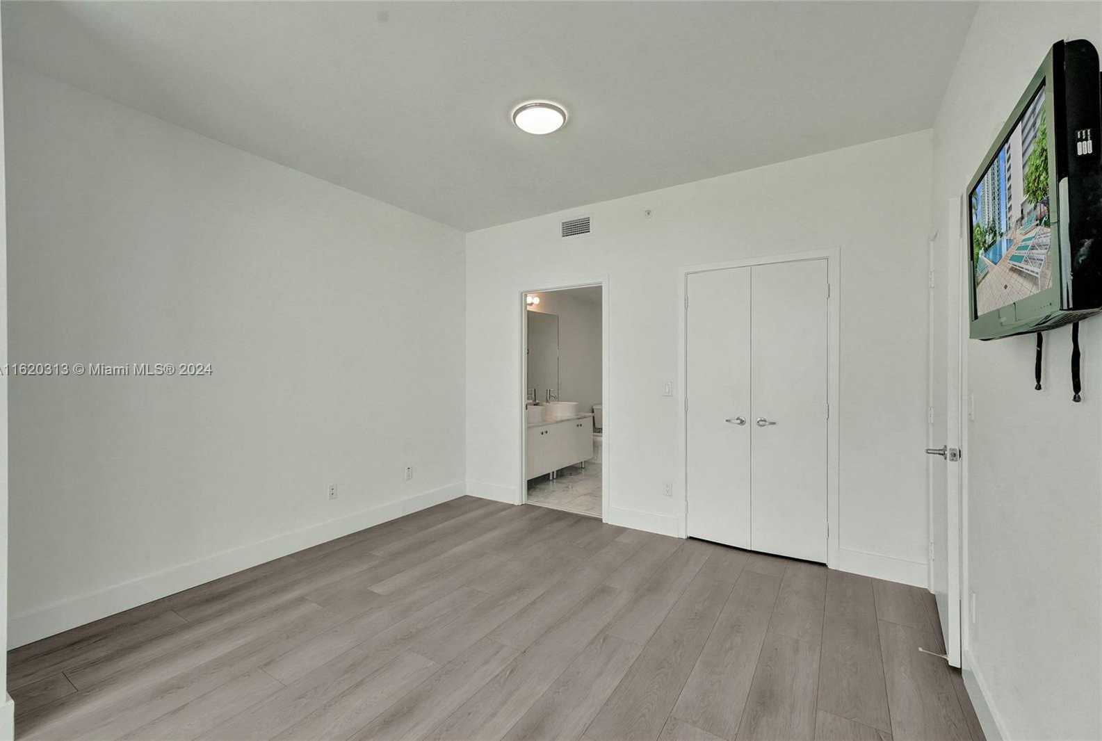 Small Image of 888 BISCAYNE BLVD #1805, Miami Number 5