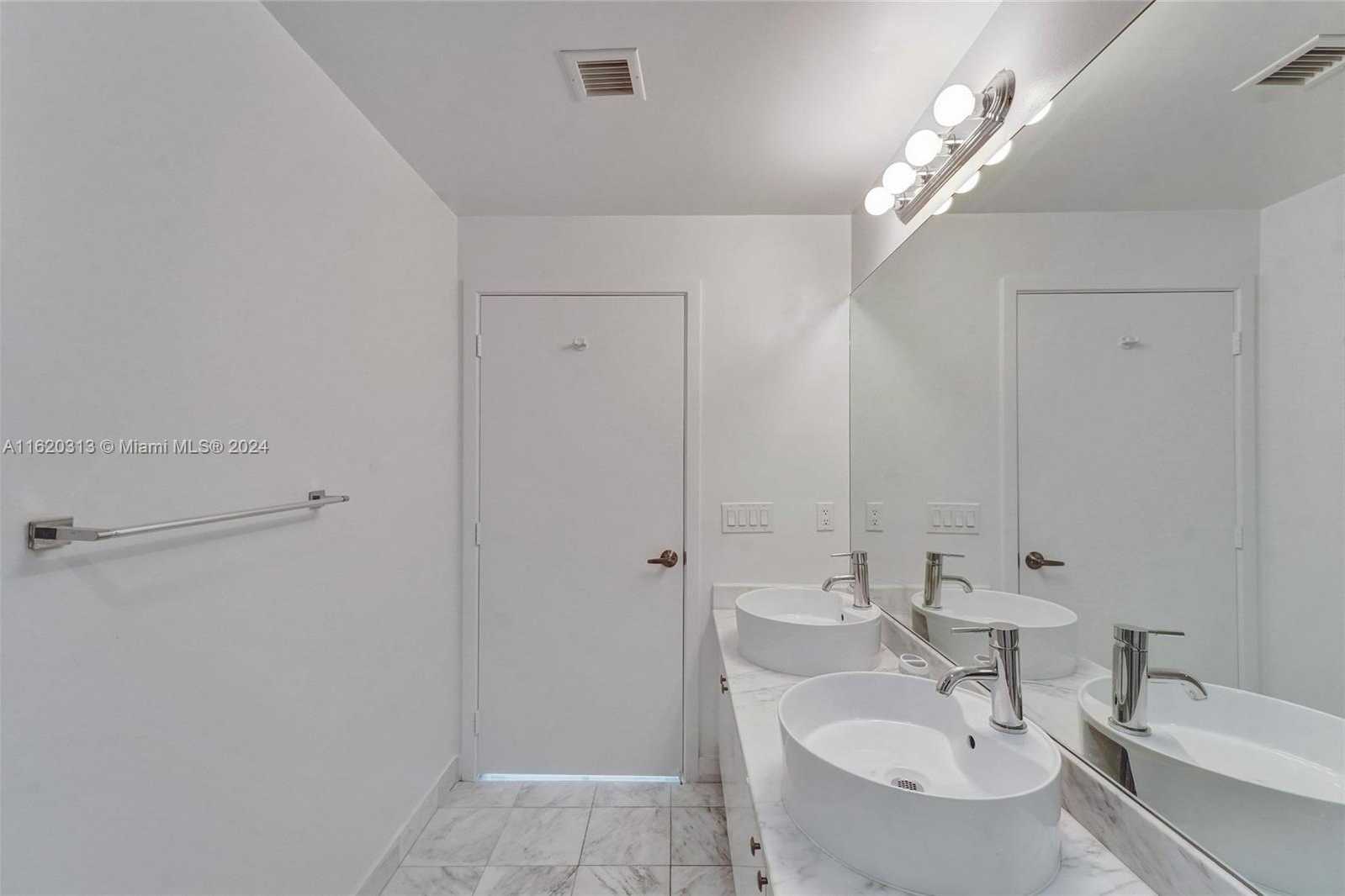 Small Image of 888 BISCAYNE BLVD #1805, Miami Number 9