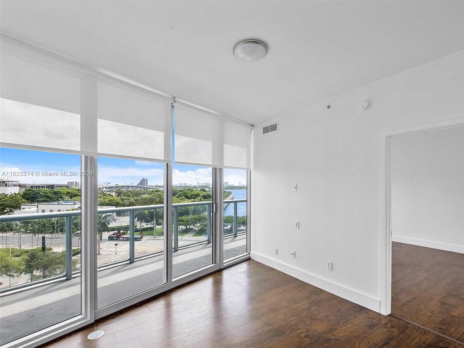 Small Image of 888 BISCAYNE BLVD #612, Miami Number 9