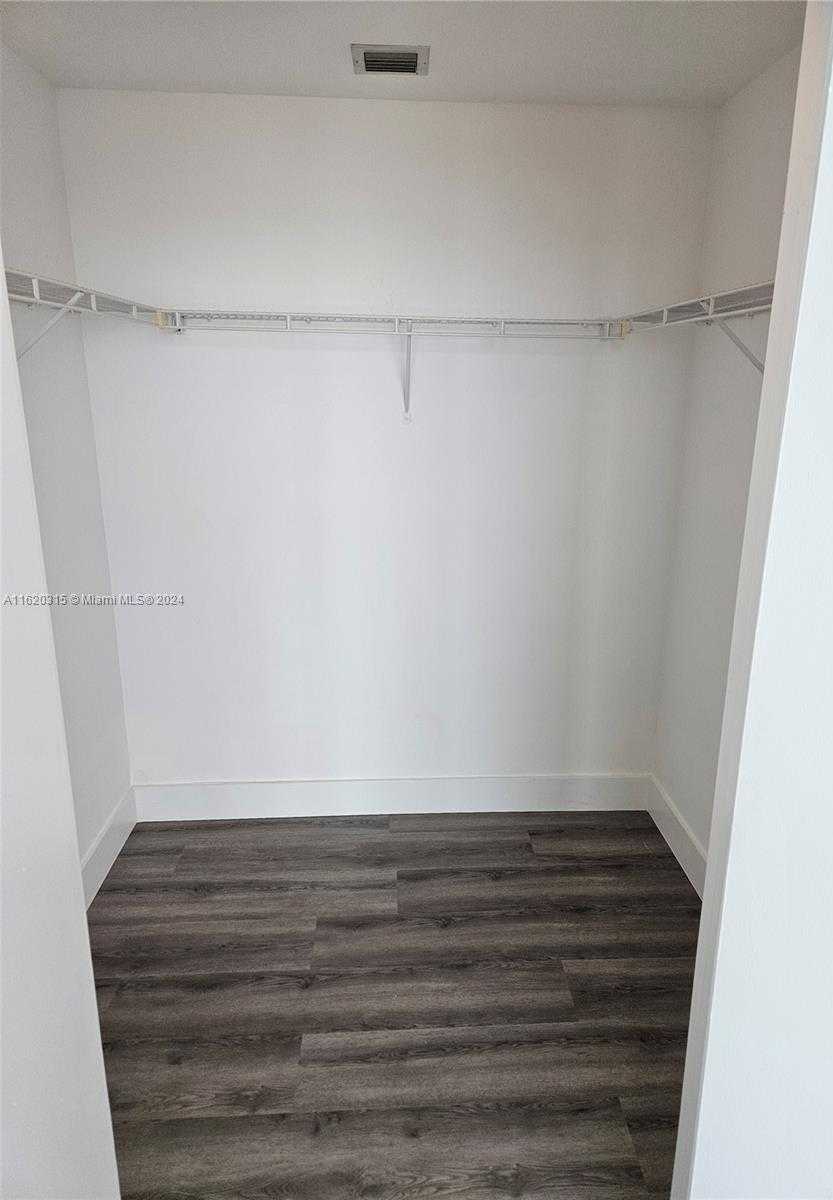 Small Image of 888 BISCAYNE BLVD #4001, Miami Number 14