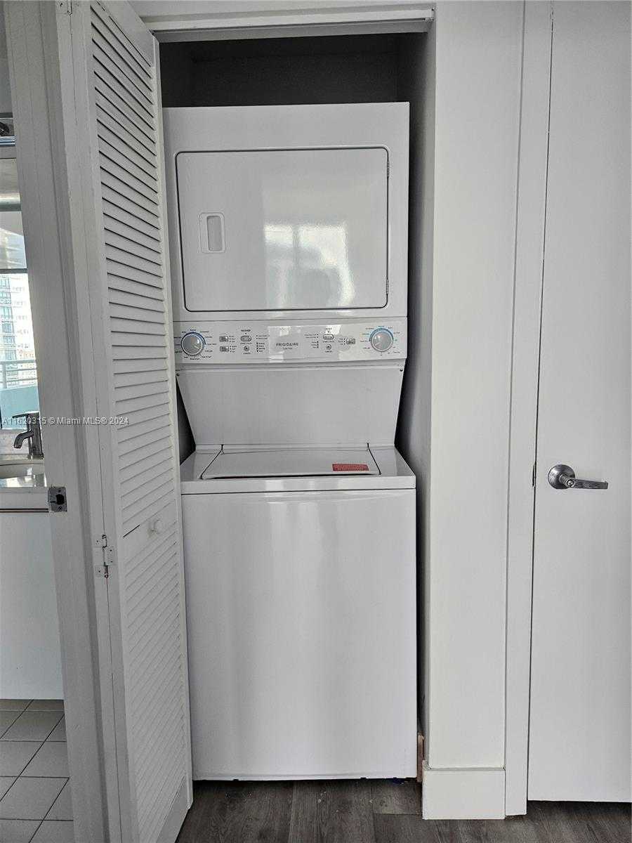 Small Image of 888 BISCAYNE BLVD #4001, Miami Number 18