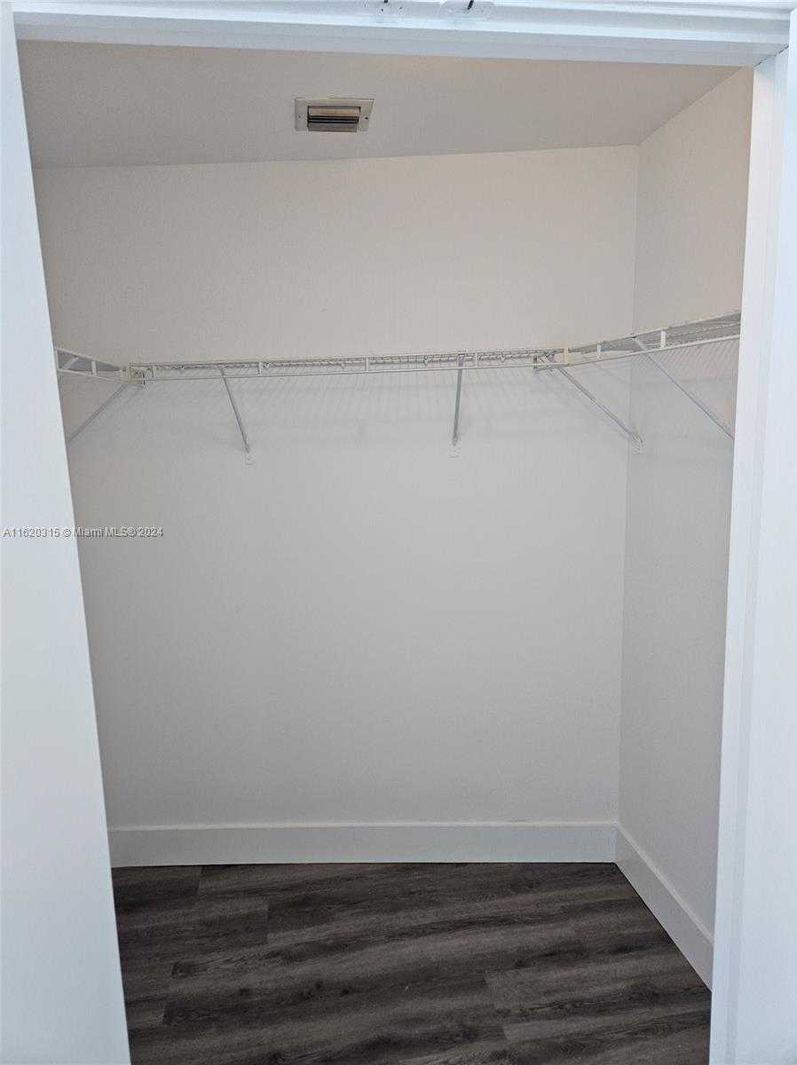 Small Image of 888 BISCAYNE BLVD #4001, Miami Number 22