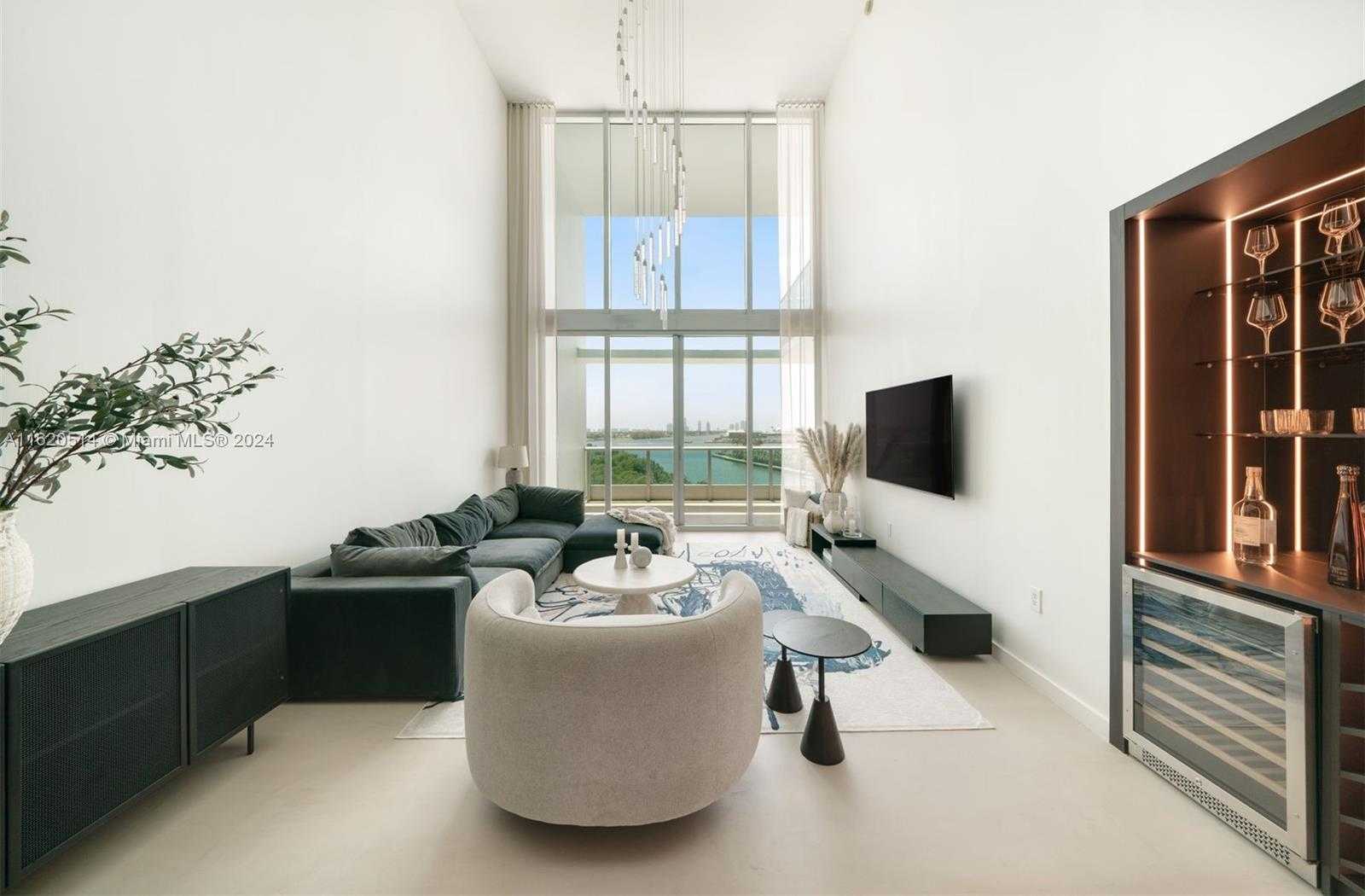 Small Image of 900 BISCAYNE BLVD #905, Miami Number 2
