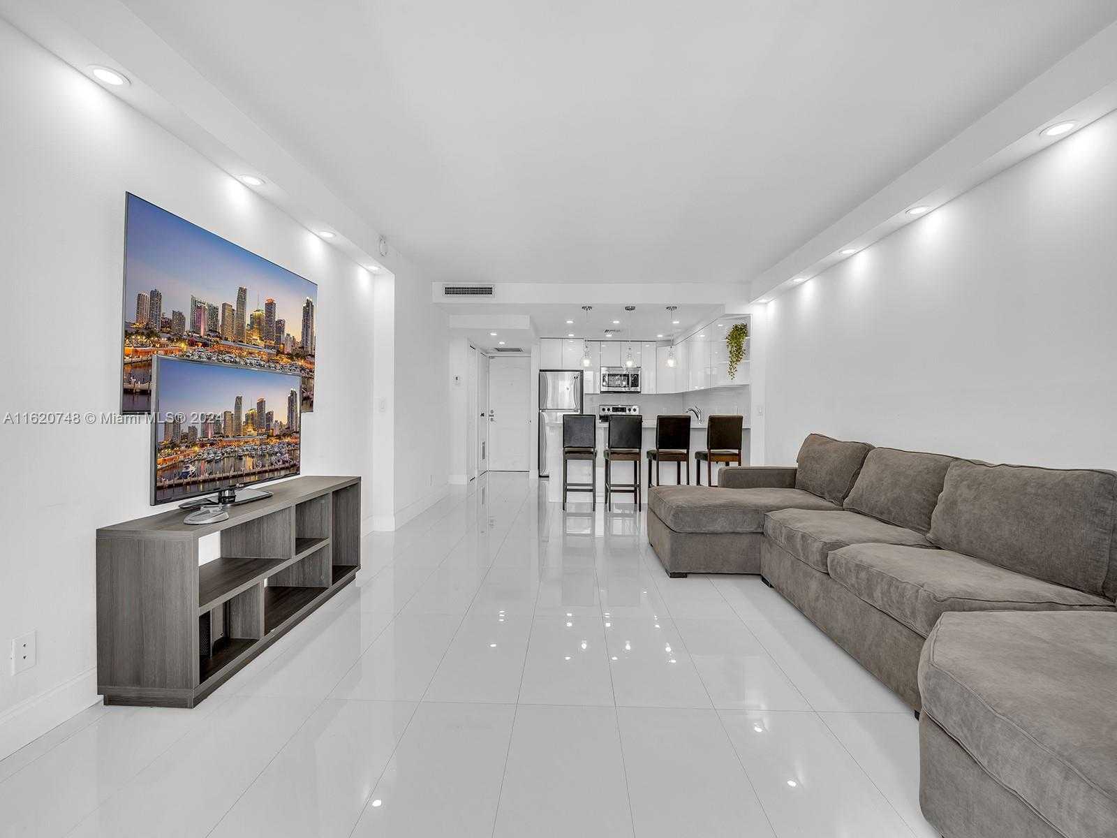 Small Image of 100 BAYVIEW DR #430, Sunny Isles Beach Number 10