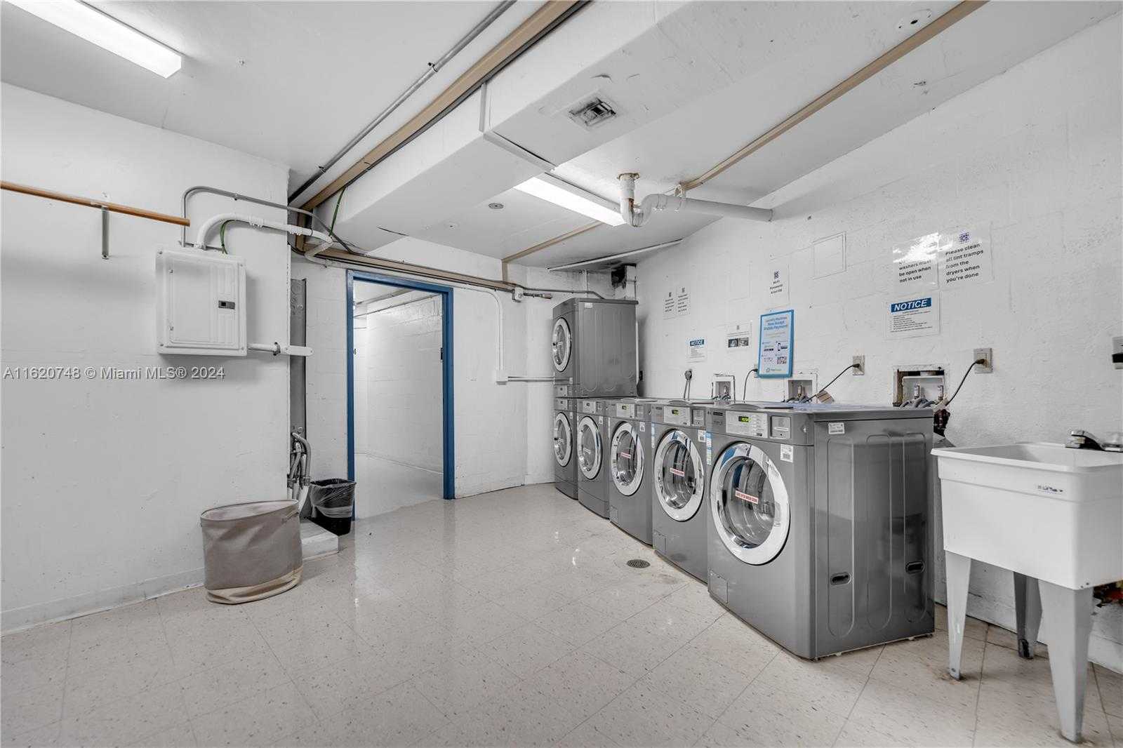 Small Image of 100 BAYVIEW DR #430, Sunny Isles Beach Number 25