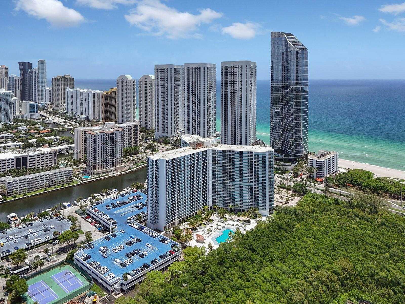 Small Image of 100 BAYVIEW DR #430, Sunny Isles Beach Number 4