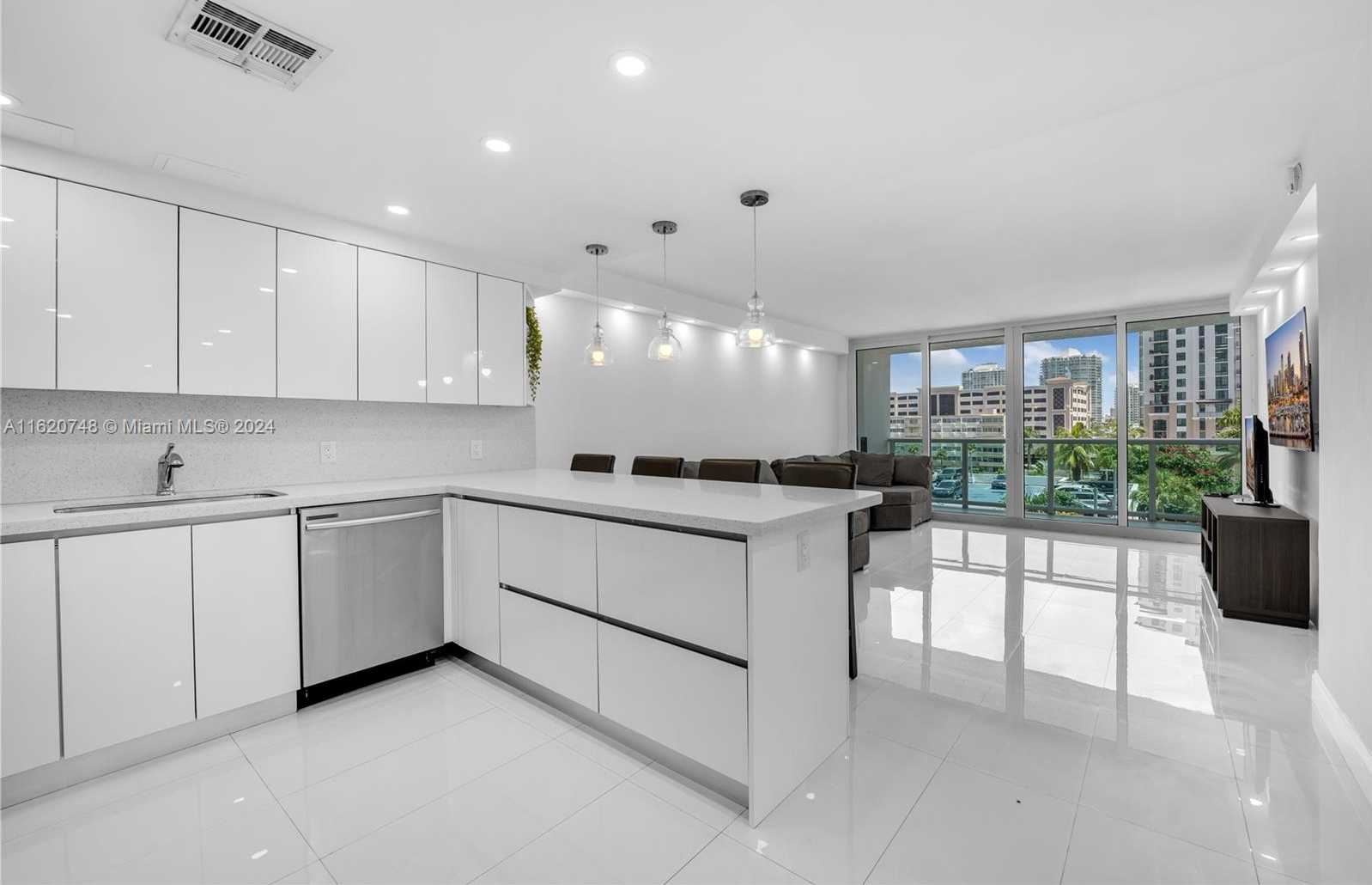 Small Image of 100 BAYVIEW DR #430, Sunny Isles Beach Number 7