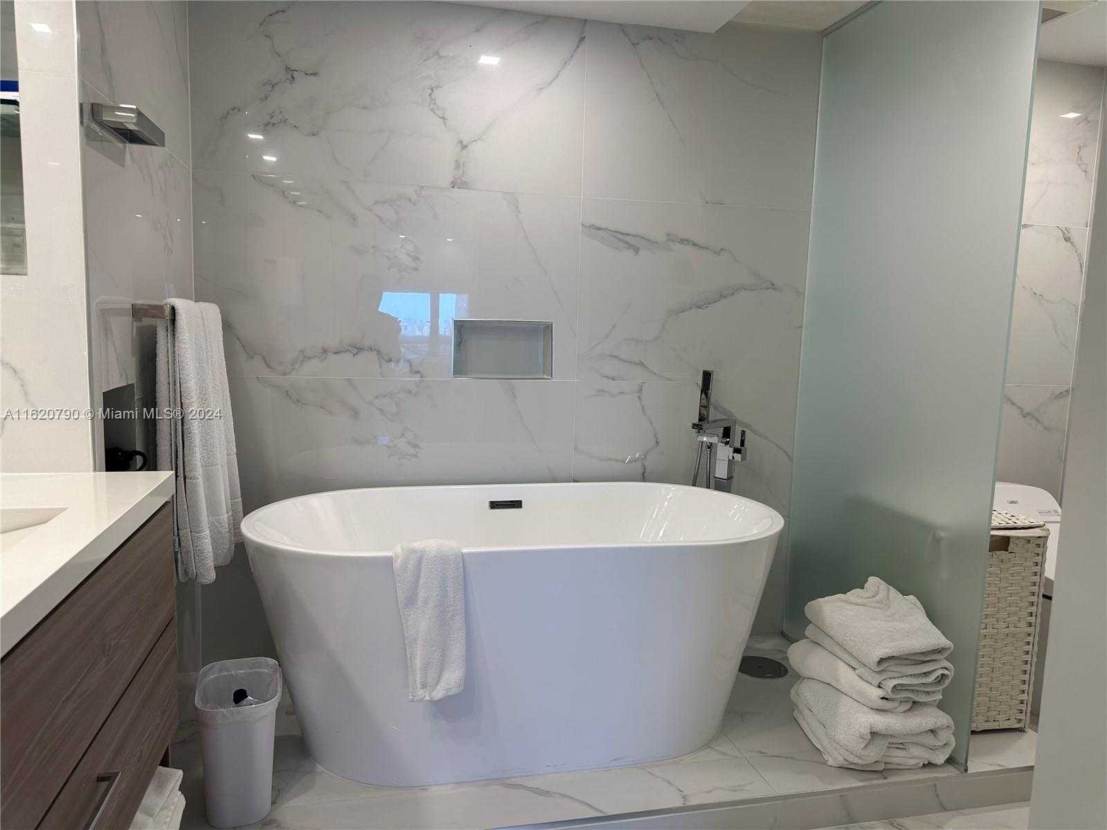 Small Image of 400 ALTON RD #1509, Miami Beach Number 47