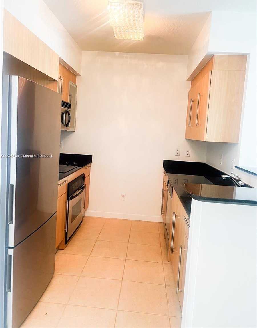 Small Image of 325 Biscayne Blvd, Miami, FL 33131, USA Number 6