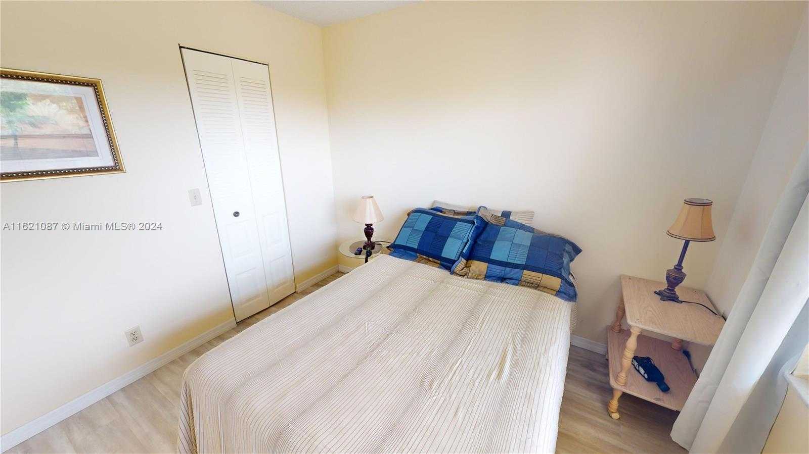 Small Image of 9621 SUNRISE LAKES BLVD #302, Sunrise Number 17