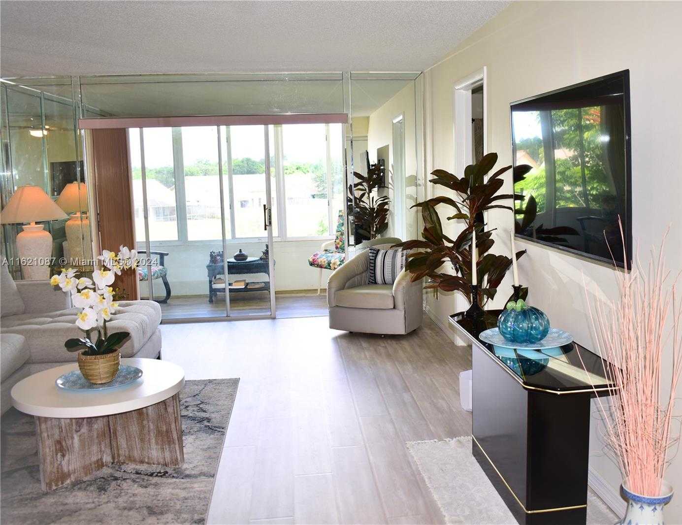 Small Image of 9621 SUNRISE LAKES BLVD #302, Sunrise Number 2