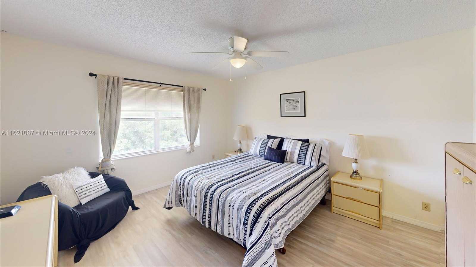 Small Image of 9621 SUNRISE LAKES BLVD #302, Sunrise Number 27