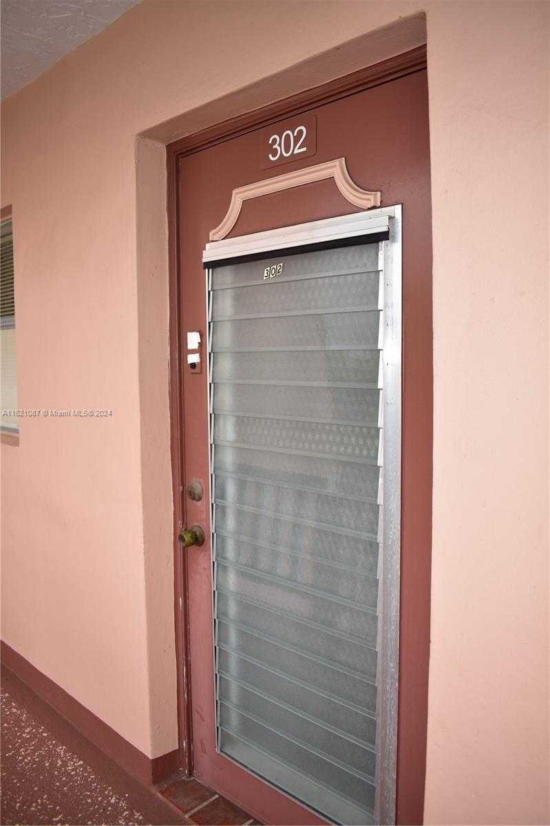 Small Image of 9621 SUNRISE LAKES BLVD #302, Sunrise Number 38