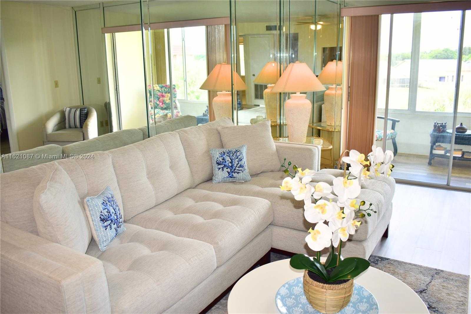 Small Image of 9621 SUNRISE LAKES BLVD #302, Sunrise Number 4