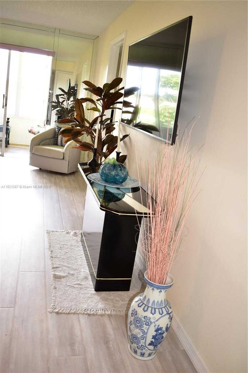 Small Image of 9621 SUNRISE LAKES BLVD #302, Sunrise Number 8