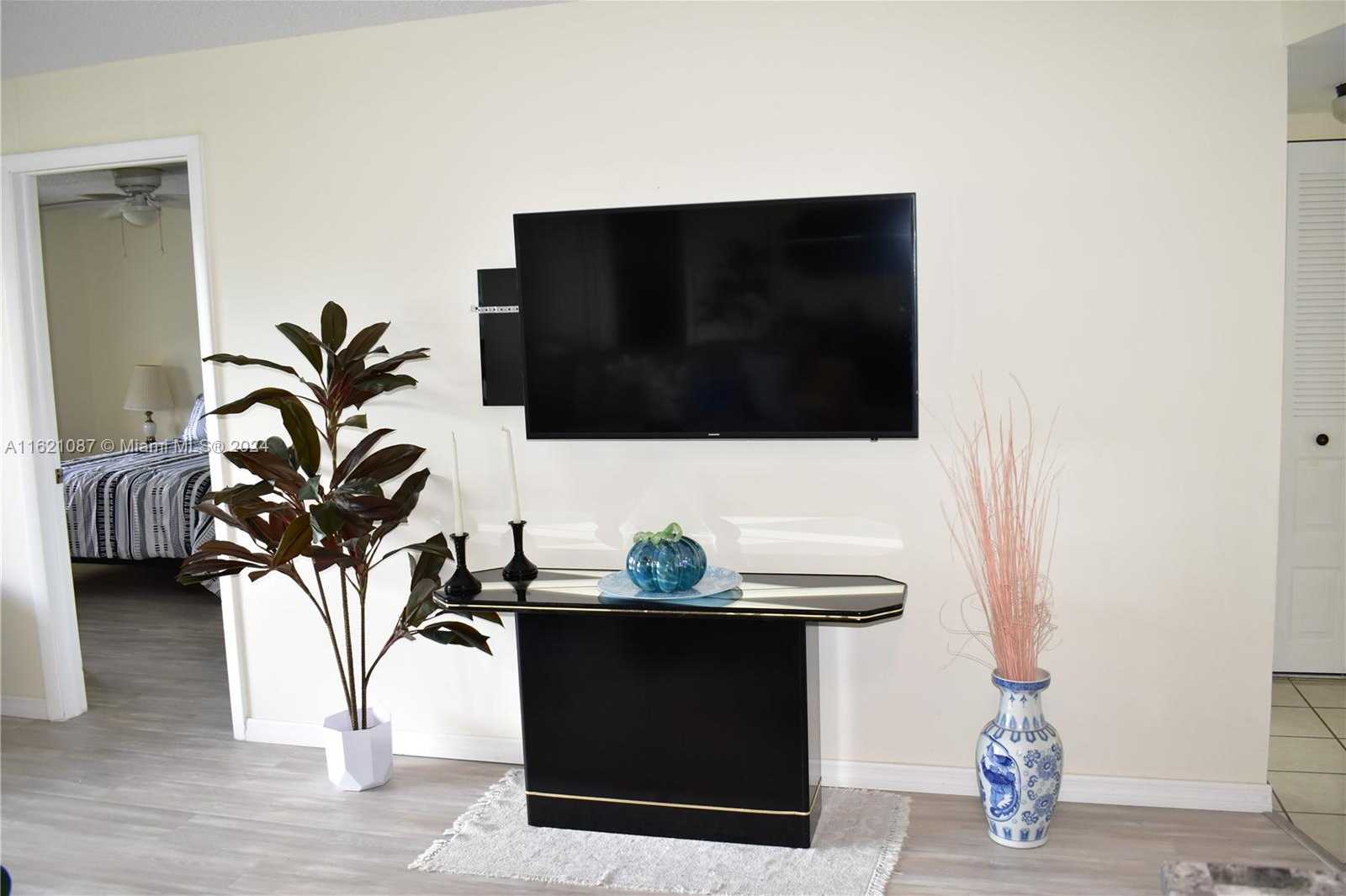 Small Image of 9621 SUNRISE LAKES BLVD #302, Sunrise Number 9