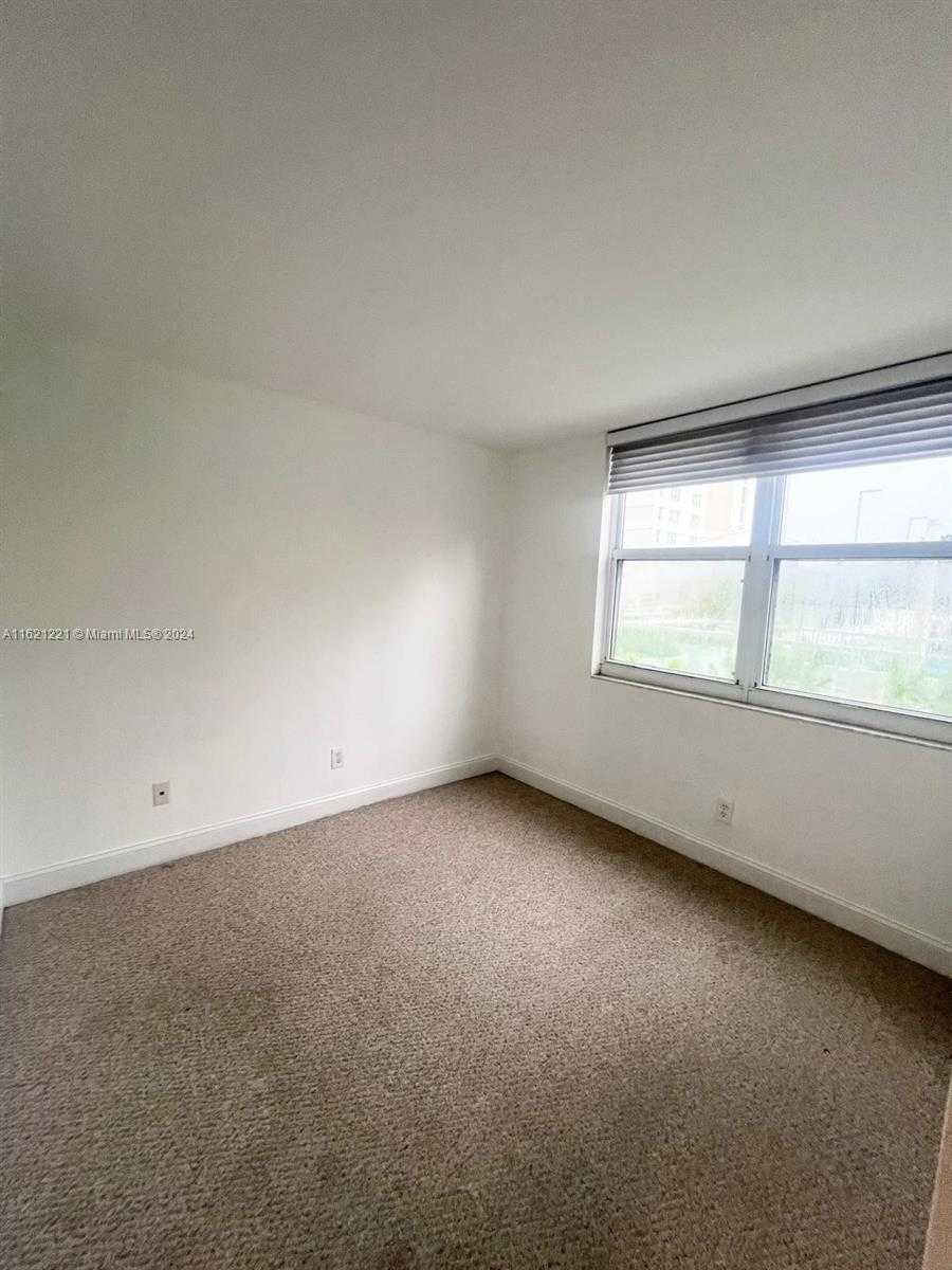 Small Image of 770 CLAUGHTON ISLAND DR #406, Miami Number 11