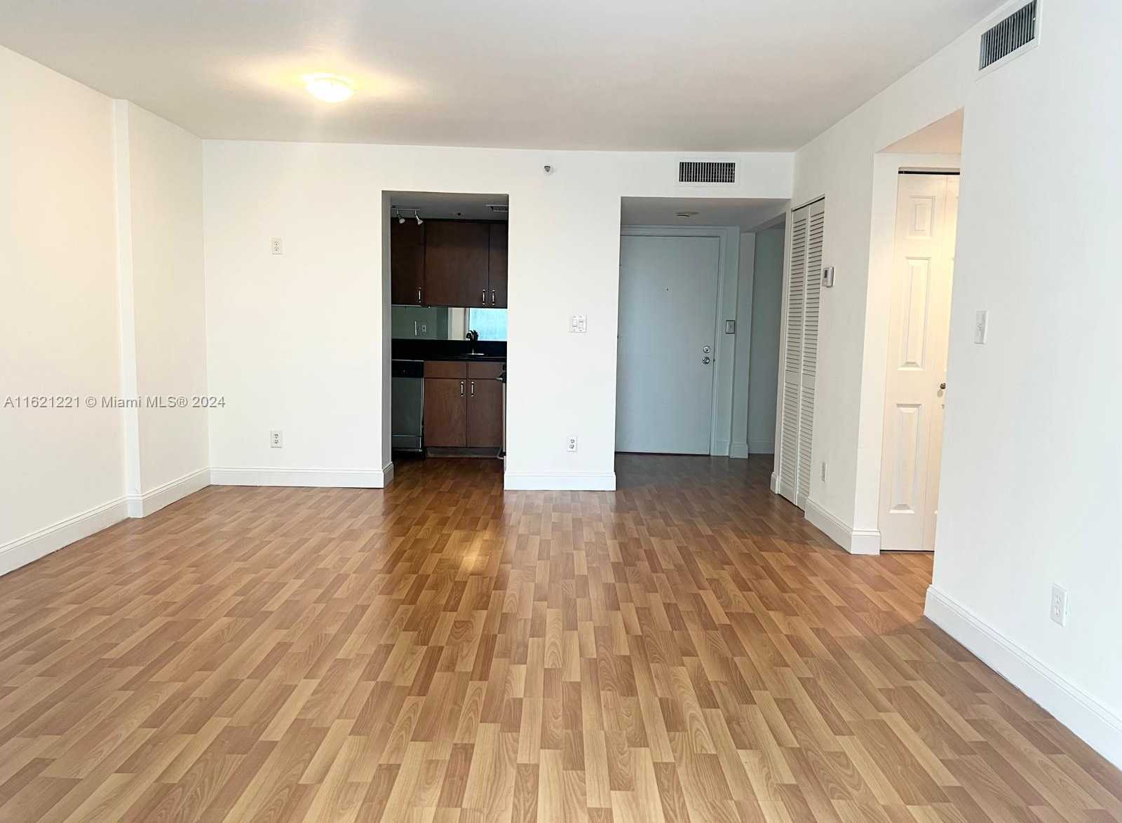 Small Image of 770 CLAUGHTON ISLAND DR #406, Miami Number 12