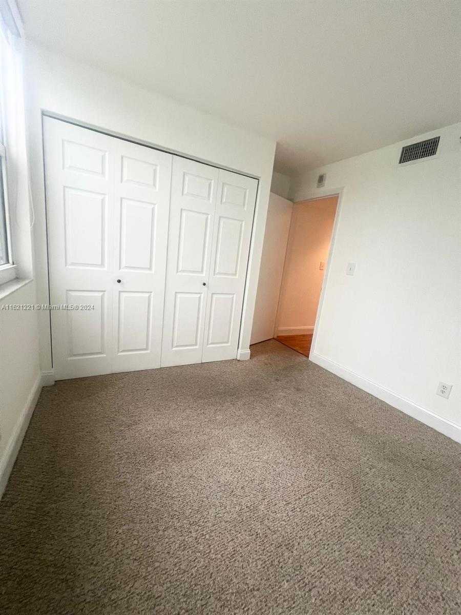 Small Image of 770 CLAUGHTON ISLAND DR #406, Miami Number 13